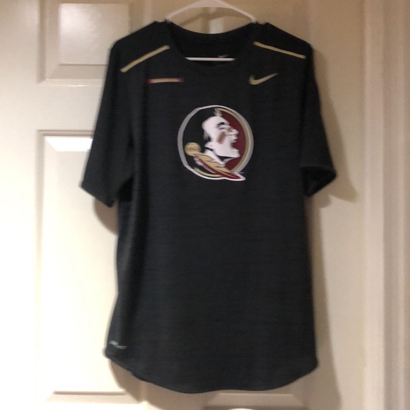 Preowned Nike dry fit size small - Picture 2 of 5